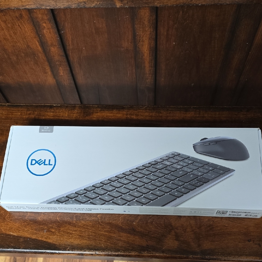HOST PICK. NIB. Dell Wireless Keyboard and Mouse Set KM7120W